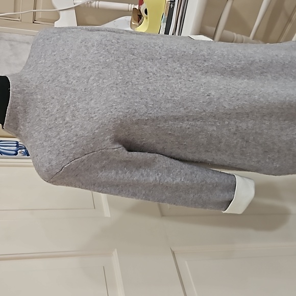 NANETTE LAPORE, SZ. XS, GRAY SWEATER WITH LONG SLEEVES WITH WHITE CUFFS. - Picture 3 of 16